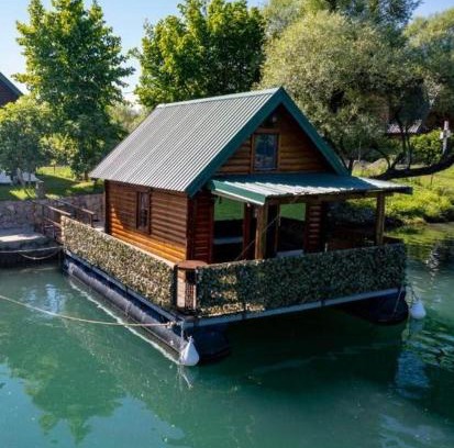 Karuc House | River House