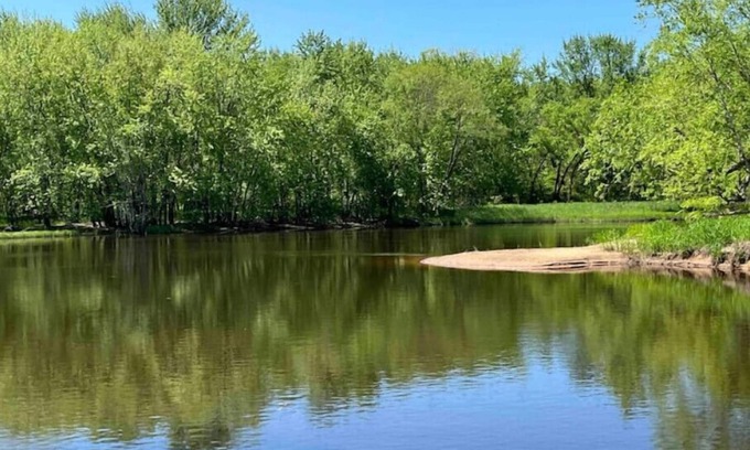 Mauston House | River House on 4 acres! Bring the dog!