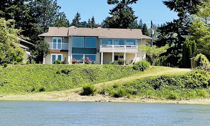 Washougal House | River House Retreat. Beautiful views from this waterfront property with Hot tub!