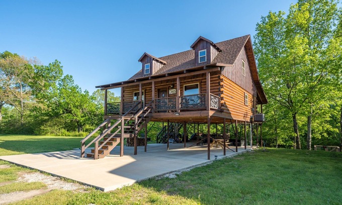 Glenwood Cabin | River Lodge Escape with Hot Tub by StayLage