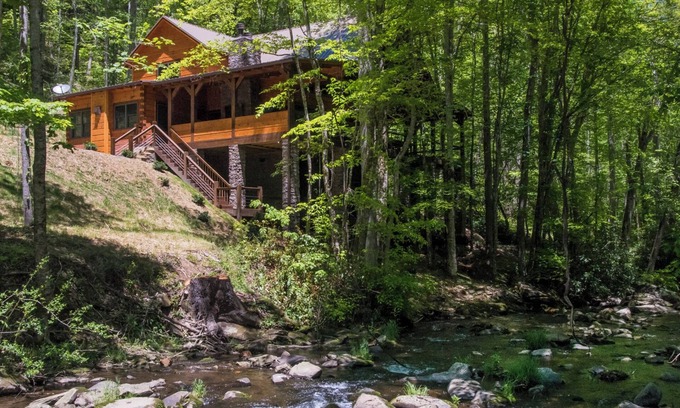 Topton Cabin | River Lodge-Pet Friendly, Luxury Log Cabin Rental, 3 Bedrooms, 5 Fireplaces, Hot Tub, 2 Decks with Outdoor Entertaining Areas on Creek in Western NC