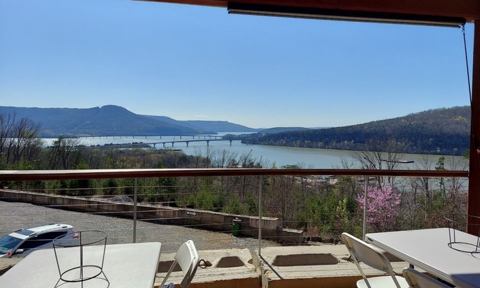 Lupton City Boat Rental | River Retreat Floating Cabin w/mountain views. Pet friendly