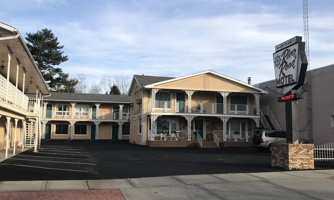 Wisconsin Dells Hotel | River Road Motel