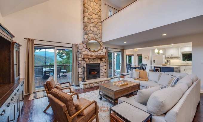 Butler House | River Rock Retreat Lake Views and Dock