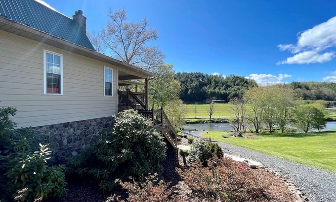 West Jefferson House | River Rocks - West Jefferson NC