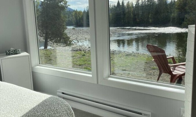 Clearwater House | River's Edge Scoria Suite
