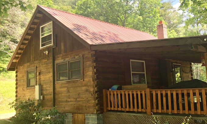 Burnsville Cabin | River Side Cabin Retreat sleeps 6