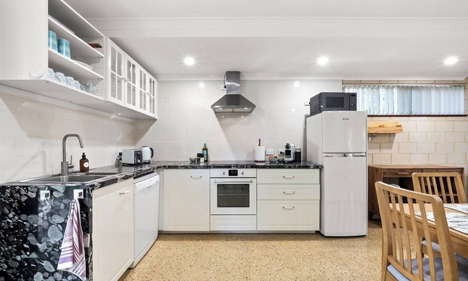 Margaret River Ski Chalet | River Tree Chalet |Home by the River