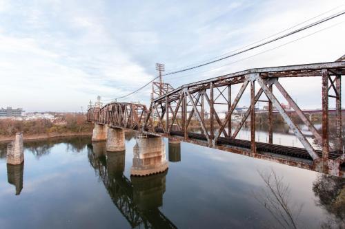 North Capitol Apartment | River View, Central, Elevator, Private Parking