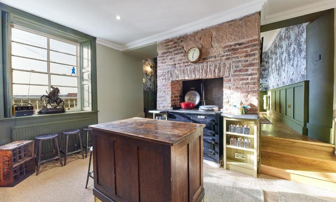 Berwick-upon-Tweed House | River View: Characterful Townhouse, Stunning Views