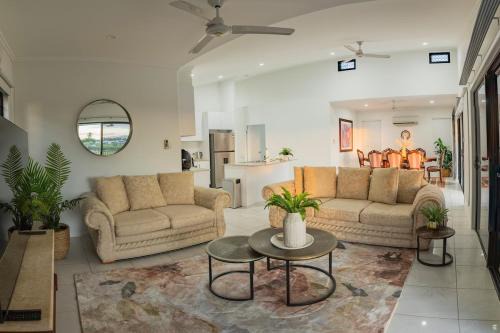 Oonoonba House | River View Haven