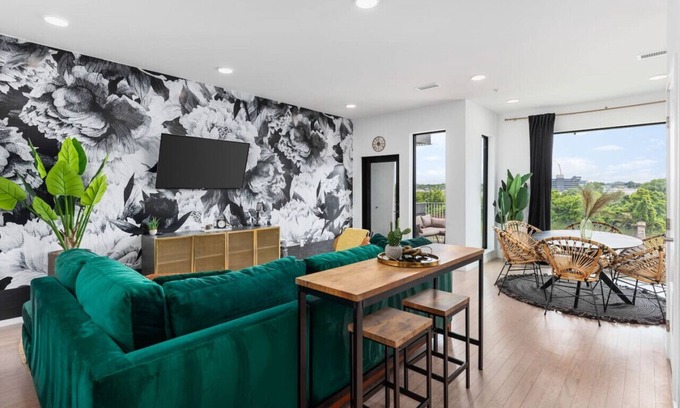 North Capitol Condo | River View High-End Condo with Private Patio and FREE Parking