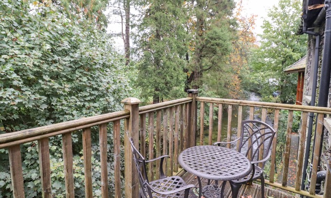 Grasmere Cottage | Riverbank