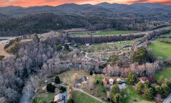 Marble Cabin | Riverbend Run - Smoky Mountain Views - Private Spa - Large Yard & River Dock