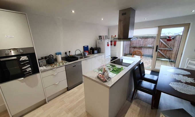 Cleethorpes House | Riverdale House - 4 Bedrooms