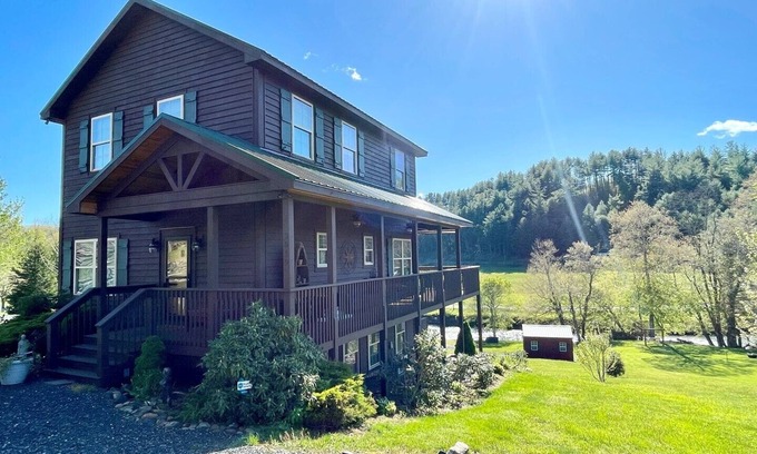 West Jefferson Cabin | Riverfront Cabin-firepit,fireplace,foosball,WIFI,gameroom,fire table,wet bar