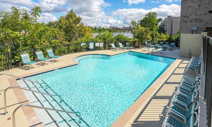 North Capitol Condo | Riverfront Condo | Walk Downtown | Pool + Parking