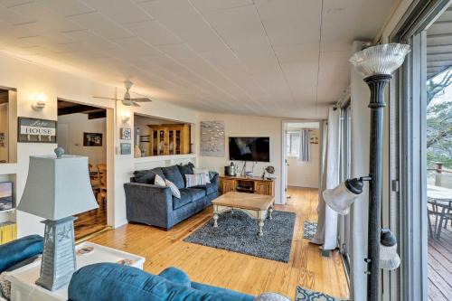 Piney House | Riverfront Deck and Fire Pit Hot Springs Retreat!