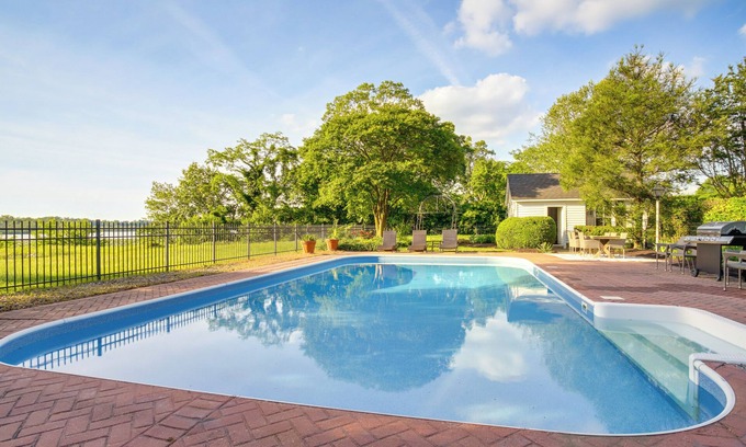 Denton House | Riverfront Denton Estate on 7 Acres w/Heated Pool