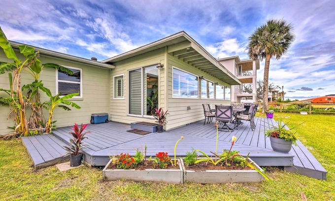 Brown Island House | Riverfront Home w/Dock & Deck, Pets Welcome!