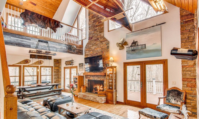Rutherfordton House | Riverfront Lake Lure Lodge w/Deck on 13 Acres