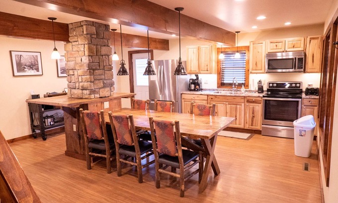 Confluence House | Riverfront Lodge | 4BR,3BA, Hot Tub, River Access