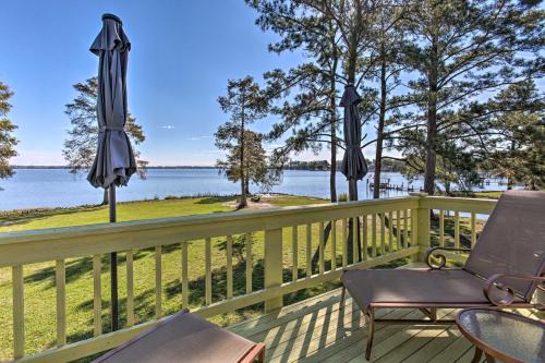 New Bern House | Riverfront New Bern House Gourmet Kitchen and View!