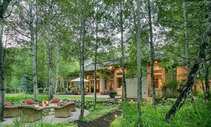 Sun Valley House | Riverfront Rainbow Bend Estate with Hot Tub