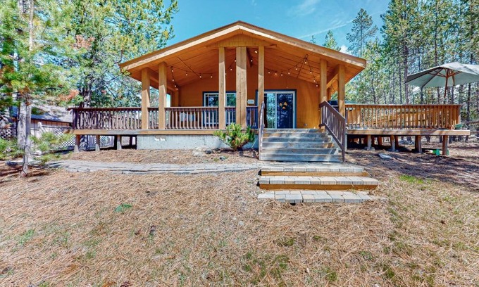 Oregon Water Wonderland House | Riverfront Retreat