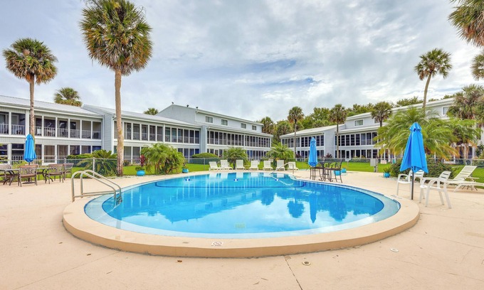 Welaka Condo | Riverfront Weleka Condo w/Dock & Pool Access
