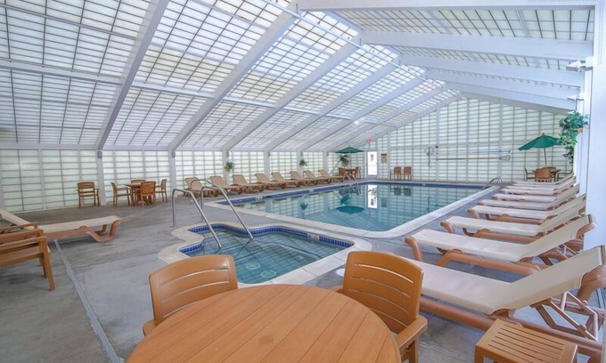 Lincoln Hotel | Rivergreen Resort