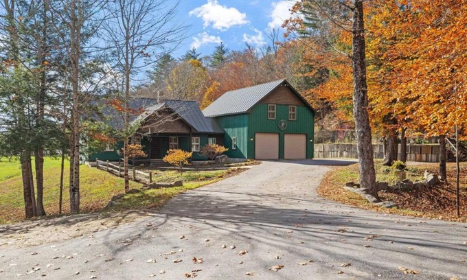 Campton Villa | RiverNest - 1700 feet of Private Frontage on the Pemi River - 25 Acres, Sleeps 16, Close to Golf, Skiing, Hiking