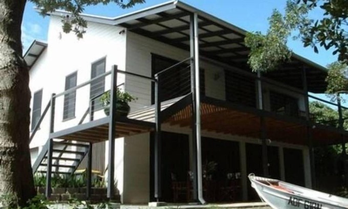 Iluka House | RIVERPEARL - Waterfront modern private house in Iluka. nViewsnGarages huge yard