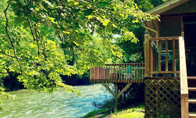 Hayesville Cottage | River’s Edge Retreat: Amazing Views, Screen Porch, Decks, Grill, Fish, One Floor