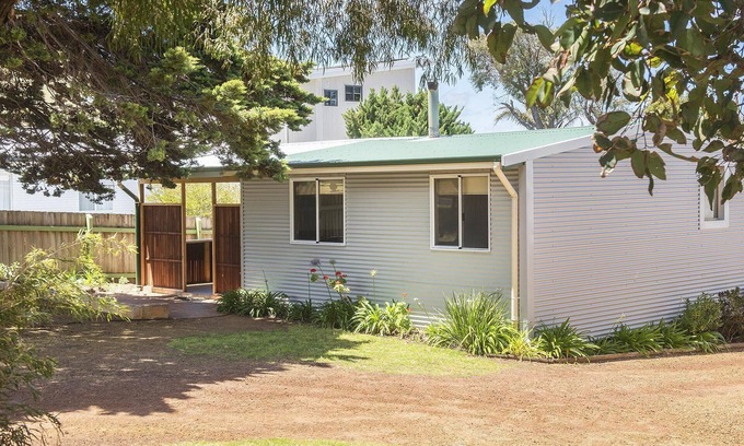 Augusta Cottage | Riverscape Cottage No.5 - Riverscape - unit 5 with views over the Blackwood River and cosy fire place