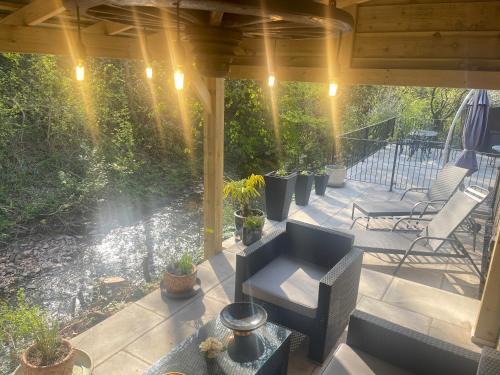 Abergavenny Apartment | Riverside 2 Bedroom Townhouse with Car Charger
