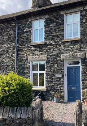 Staveley House | Riverside Cottage with secure bike storage