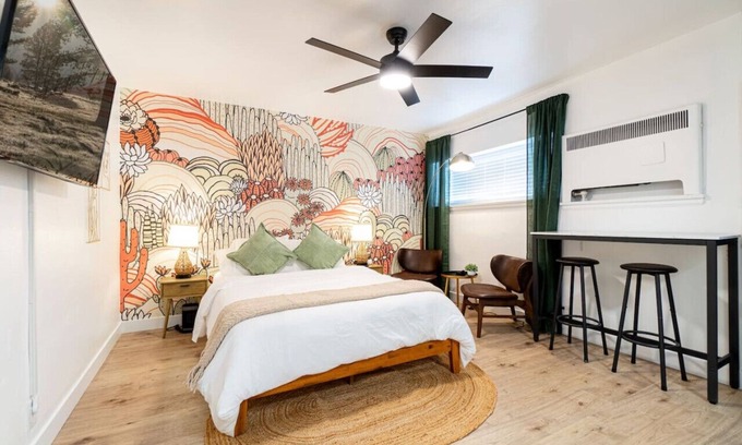 Old Southwest Apartment | Riverside Glam: Stylish Urban Escape