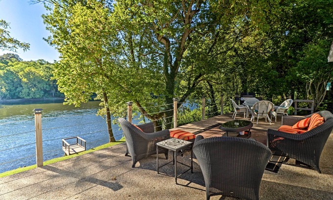 Mountain Home House | 'Riverside Hide-A-Way' w/Patio, BBQ, Fishing Pier