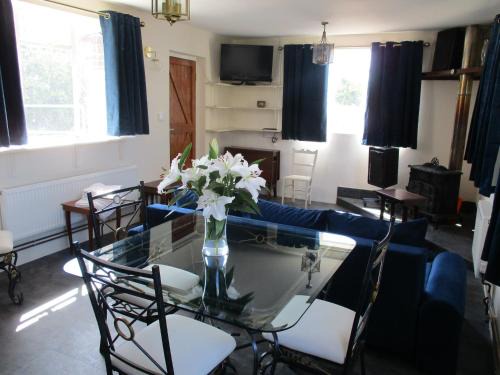Hopton Apartment | Riverside Lodge At Bridge Stores