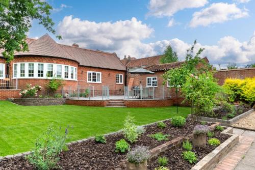 Beccles House | Riverside Lodge