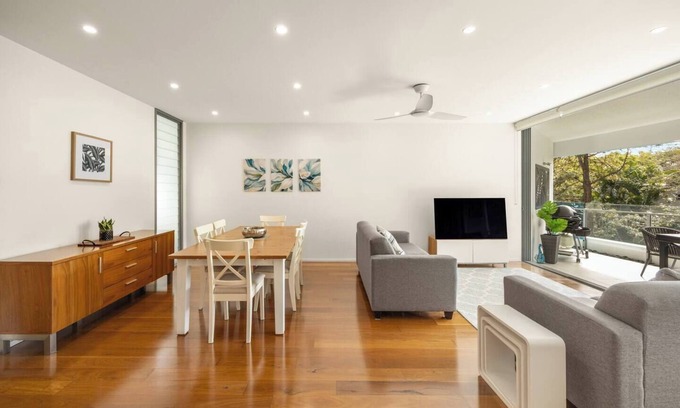 West End Apartment | Riverside Lux 2Bed/2Bath Parking