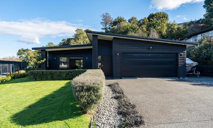 Rangatira Park House | Riverside