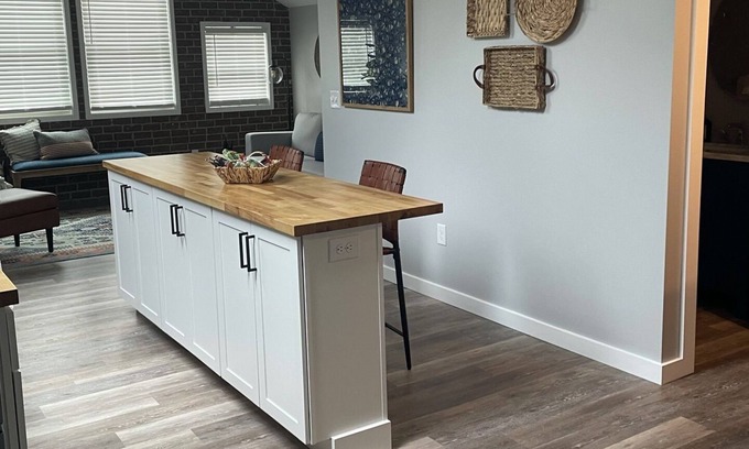 Roselawn Finance Apartment | Riverside Retreat