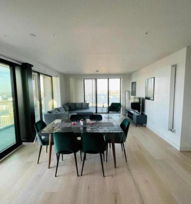 Custom House House | Riverside Rooms and Apartments