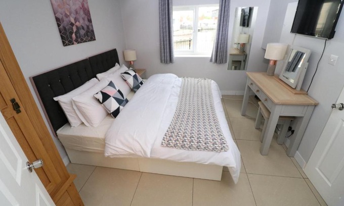 Reading City Centre House | Riverside Rooms
