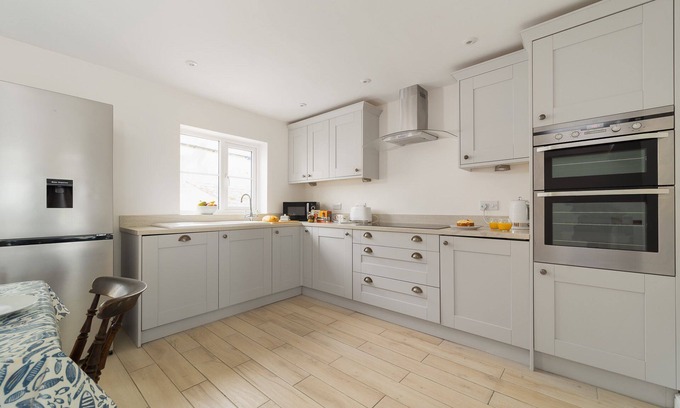 Instow Cottage | Riversmeet, beachside property sleeping 6