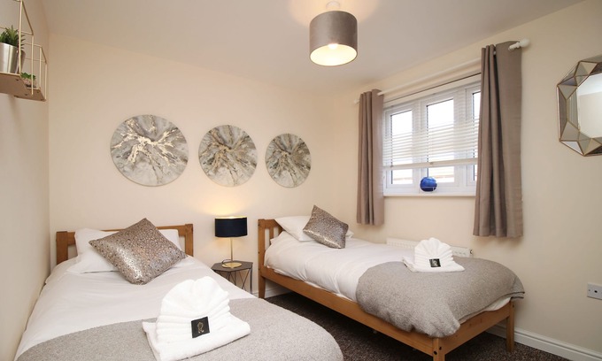 Newport Apartment | Riverview by Tŷ SA