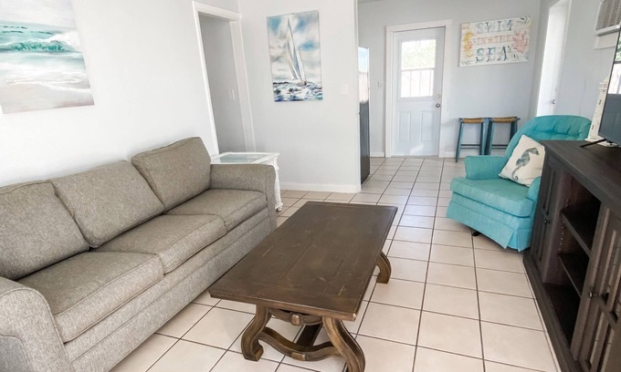Tropic Cottage | Riverview Cottage with Private Patio and Backyard