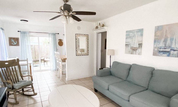Tropic Cottage | Riverview Cottage with Private Fenced in Backyard